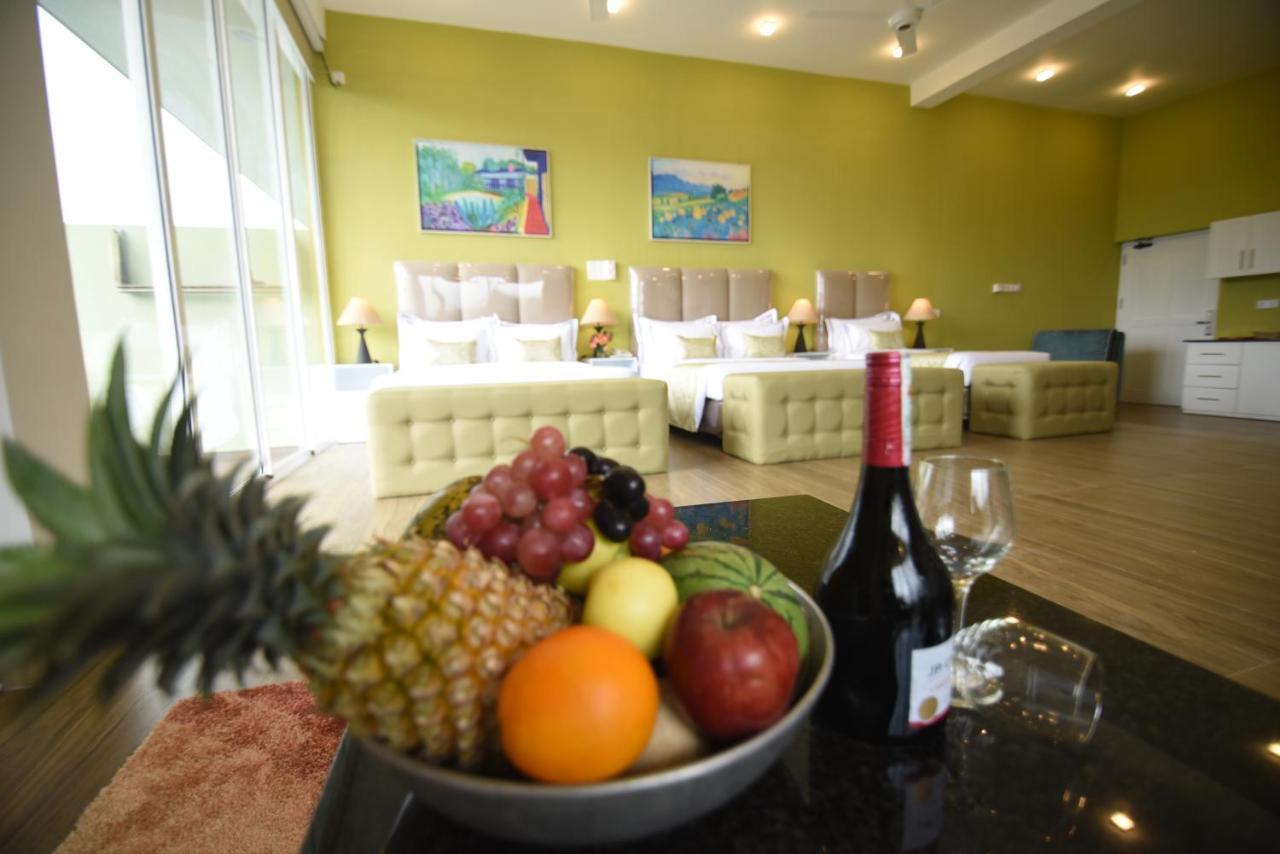 Tip Top Boutique Hotel Ела Екстериор снимка