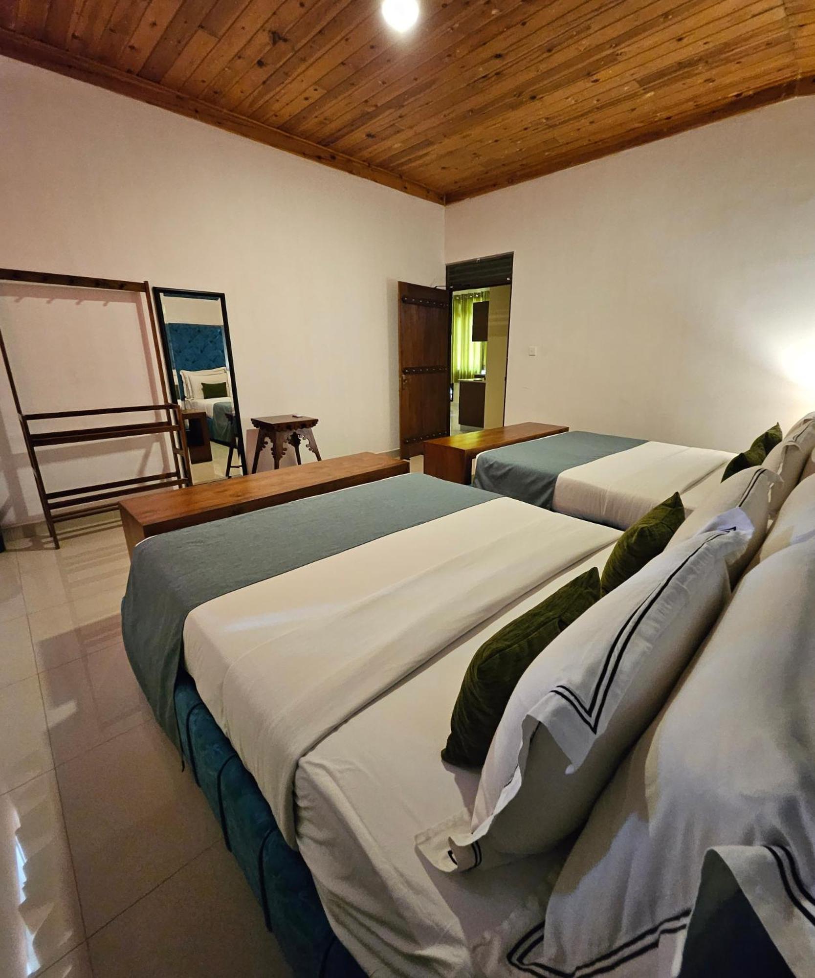 Tip Top Boutique Hotel Ела Екстериор снимка